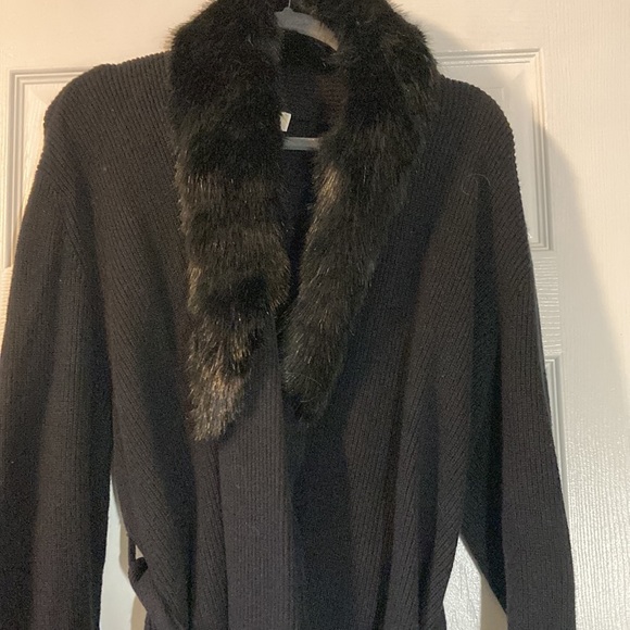 Michael Kors black sweater with faux fur color removable wrap belt - Picture 3 of 5